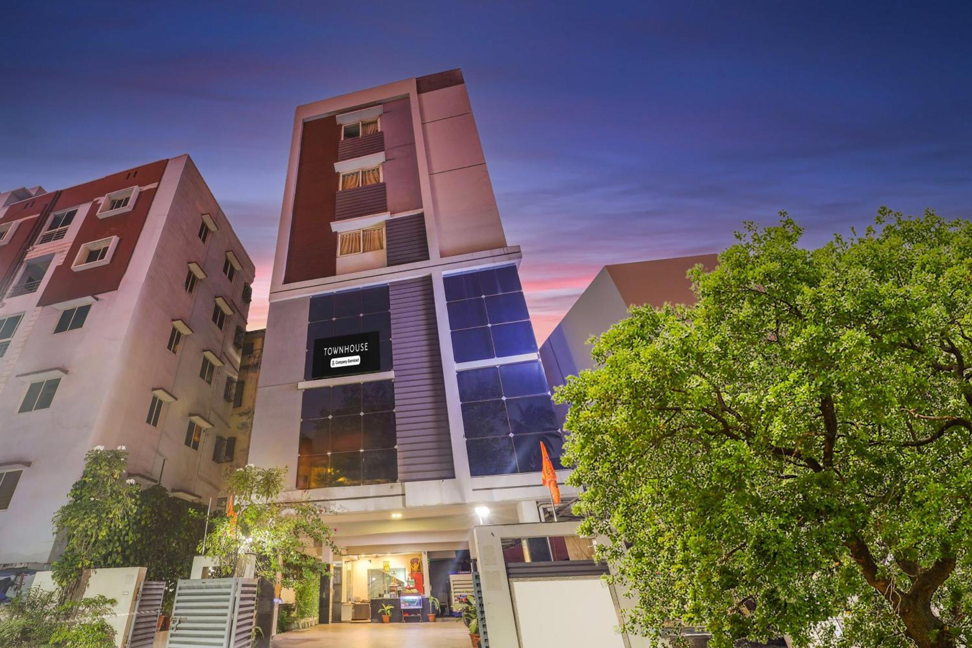 Hotel Super Townhouse Dwarka Nagar Near Ramatalkies Visakhapatnam Exterior foto